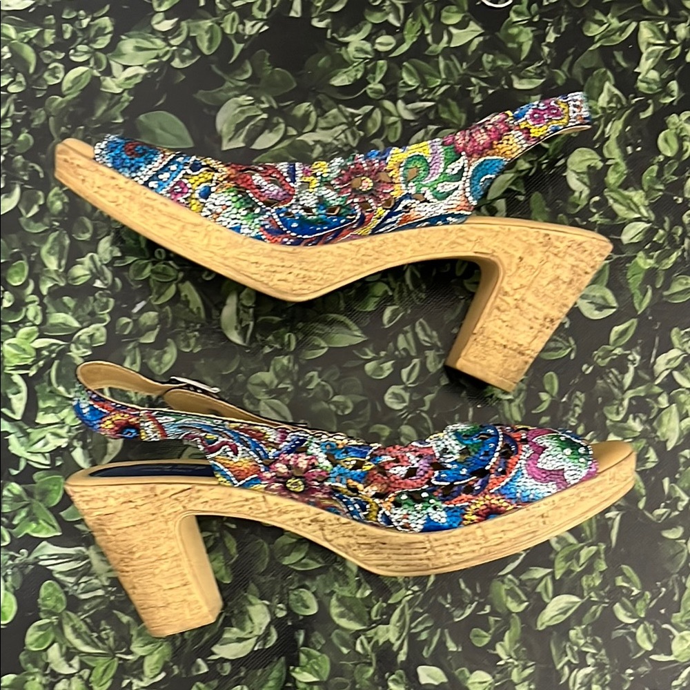 Spring Step Multicolor Heels - Picture 9 of 10